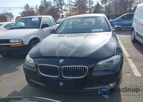 2013 BMW 528I xDrive z USA, uszkodzony, nr VIN WBAXH5C56DD109005